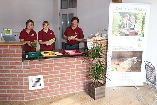 Hofladen im Schrobenhausener Spargel vom Erlebnshof Spargelhof Koppold - dem Schönauer Hot (©Foto. Martin Schmitz)